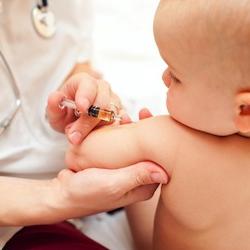 Wofür wird der Pneumokokken-Impfstoff eingesetzt und welche Komplikationen verursacht er?